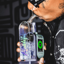 Bong électrique Khalifa x Stündenglass + Travel Set | Gardenz