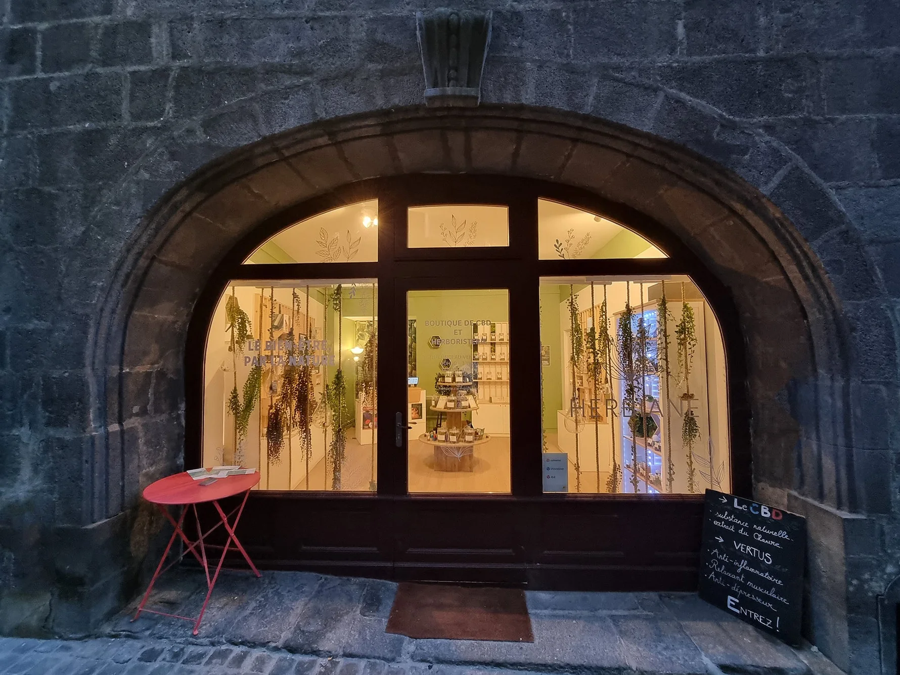 Herbiane 1001 Herbes CBD herboristerie Clermont-Ferrand 35 rue des Chaussetiers
